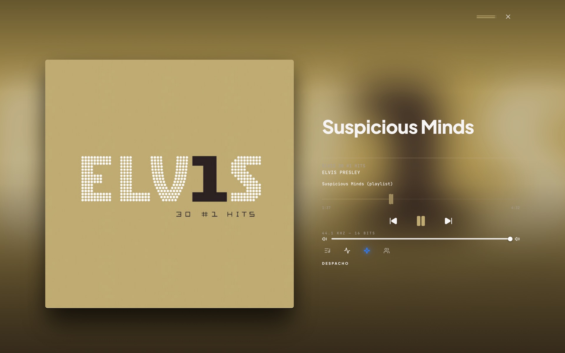 El Now Playing de Agora: «Suspicious Minds» de Elvis Presley sonando en la zona Despacho a 44,1 kHz y 16 bits, con la interfaz teñida con los colores dorados de la portada.